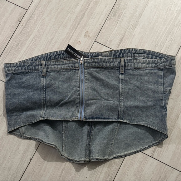 Fashion Nova Classic Blue Women's Jeans - Picture 4 of 5